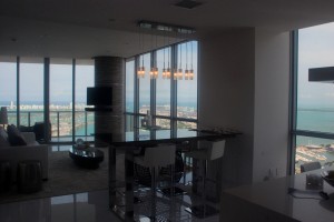 Dans un appartement luxe à Miami