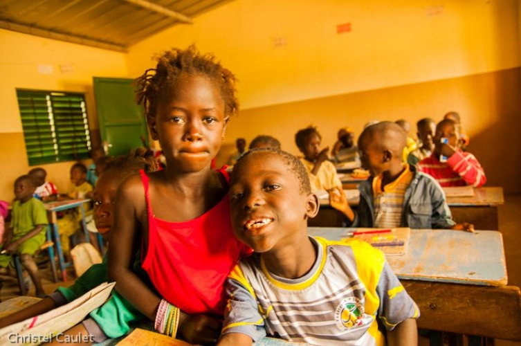 Un voyage en Afrique : des enfants dans une école