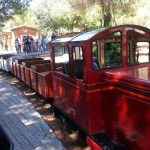 Prendre le petit train dans le parc de l’Oreneta