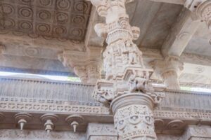 Dans le temple de Ranakpur Inde
