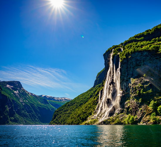 Des cascades sublimes en Norvège en croisière