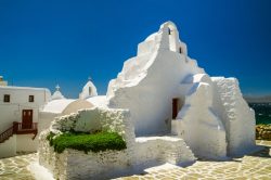 Tomber sur des rochers étranges à Mykonos