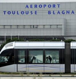 Près de chez moi, il y a l'aéroport Toulouse Blagnac