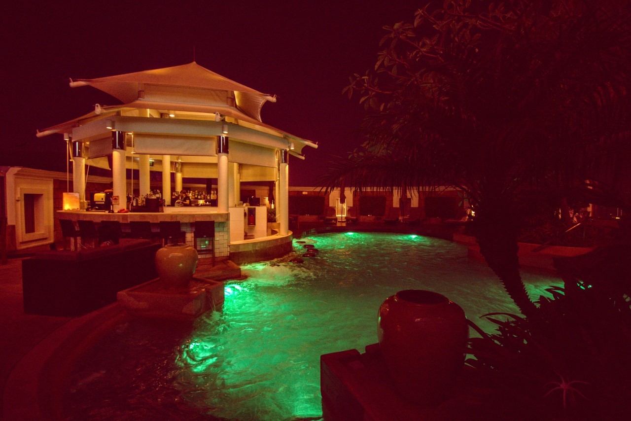 Piscine rooftop InterContinental Bangkok vue sur Siam