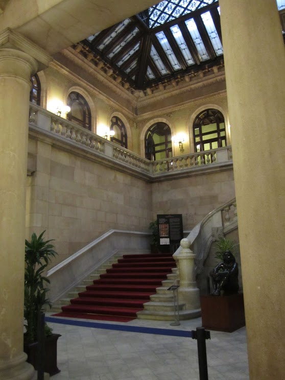 L'escalier du Parlement de Catalogne