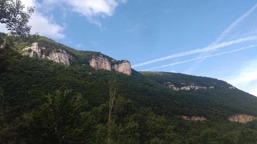 La vue depuis ce gite unique luxe en Aveyron sur les Gorges du Tarn