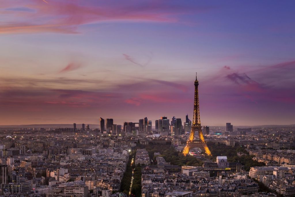 Vue sur Paris au coucher de soleil