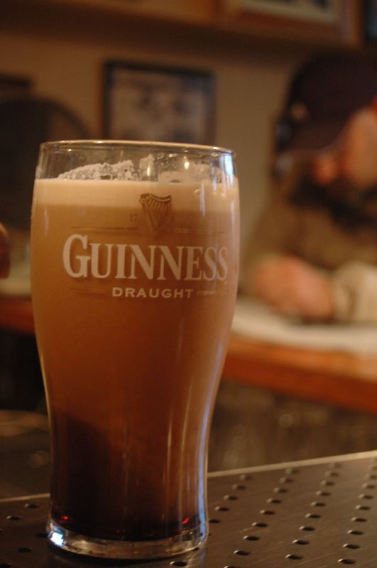 Boire une guinness à Dublin