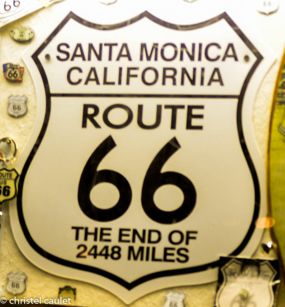 Le bout de la route 66 à Santa Monica à Los Angeles - road-trip USA