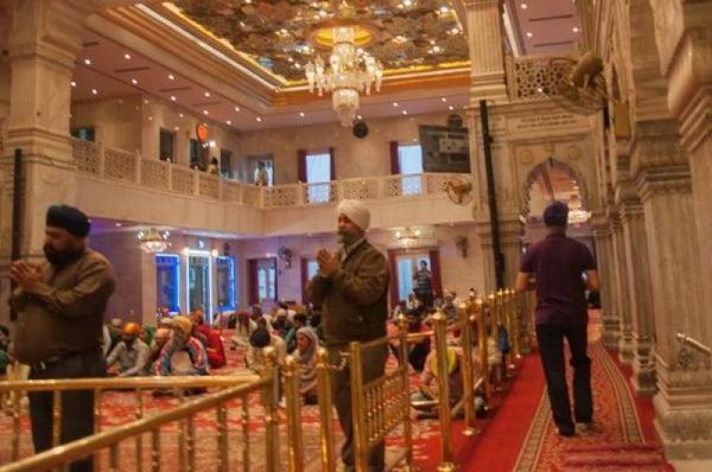 Les Sikhs pratiquent une religion monothéiste très ouverte et où la charité a tous les droits