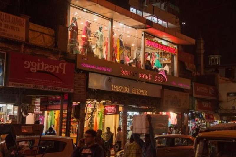 Un magasin de sari, la robe longue de 6 mètres de tissus