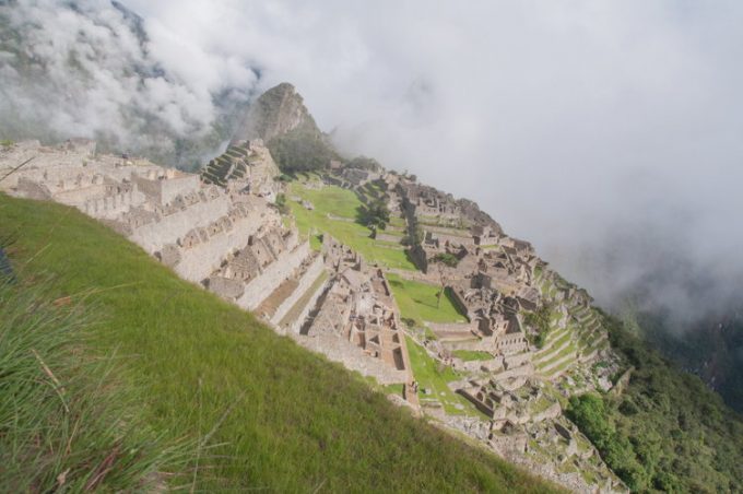 En quelques secondes, les nuages disparaissent sur le Machu Picchu