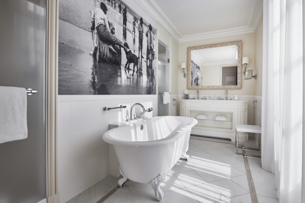 Salle de bain rénové au spa hôtel du Palais Biarritz